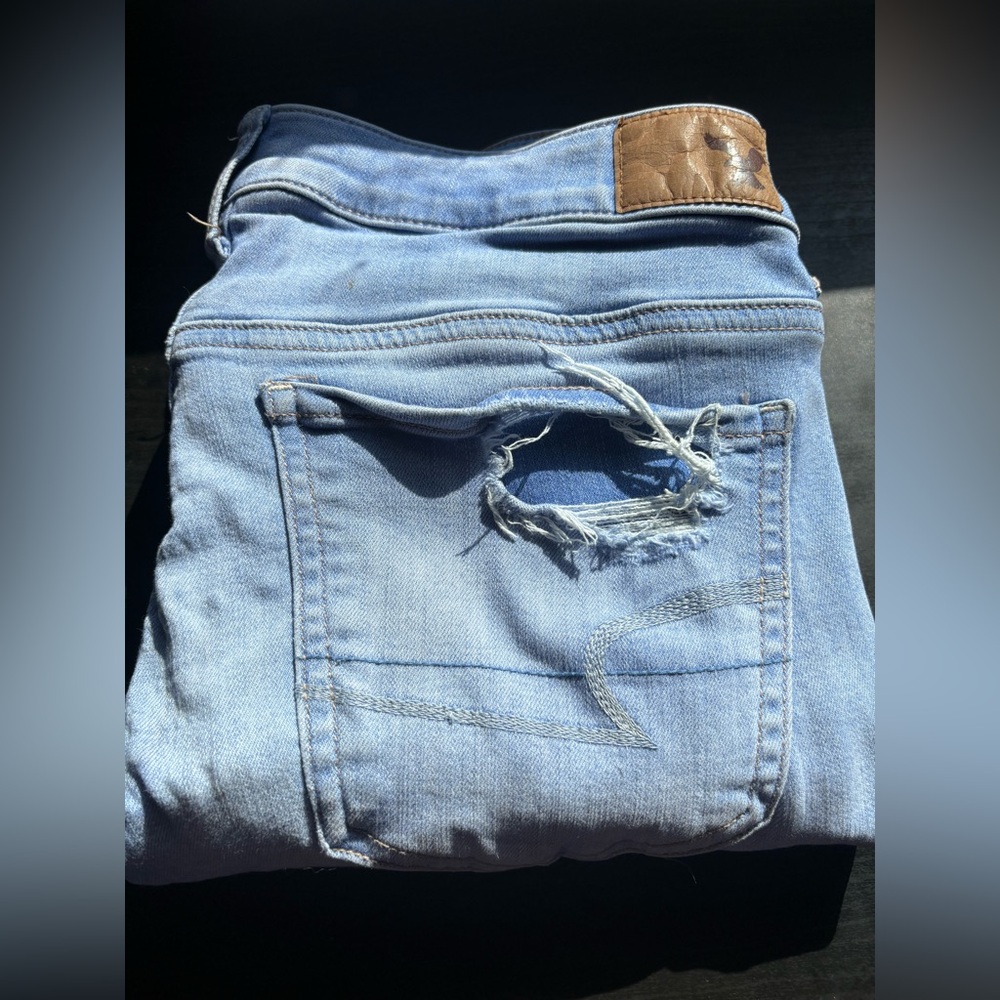 American Eagle Distressed Blue Jeans